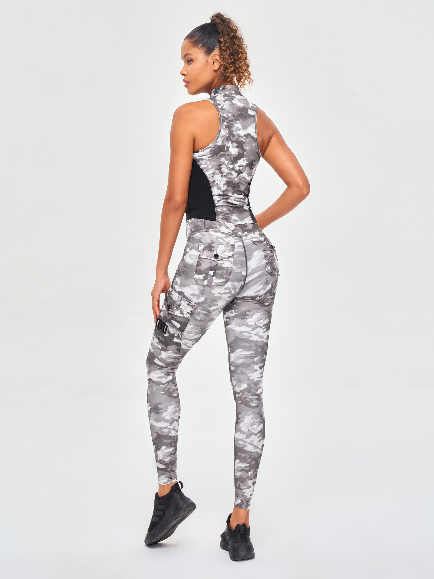 Women's Cargo Style Fitness Pockets Leggings - Tie Dye Camo