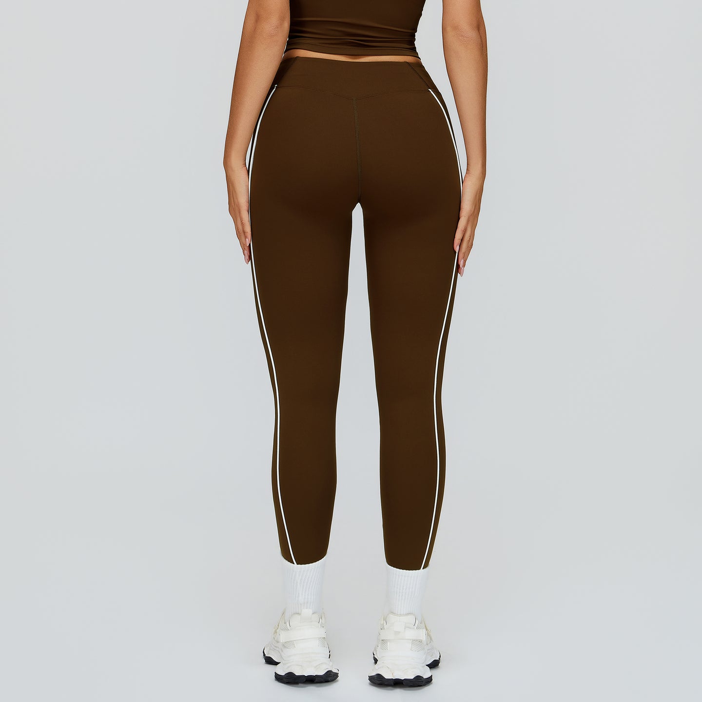 Contrast-Stitch Mid-Rise Sculpting Leggings