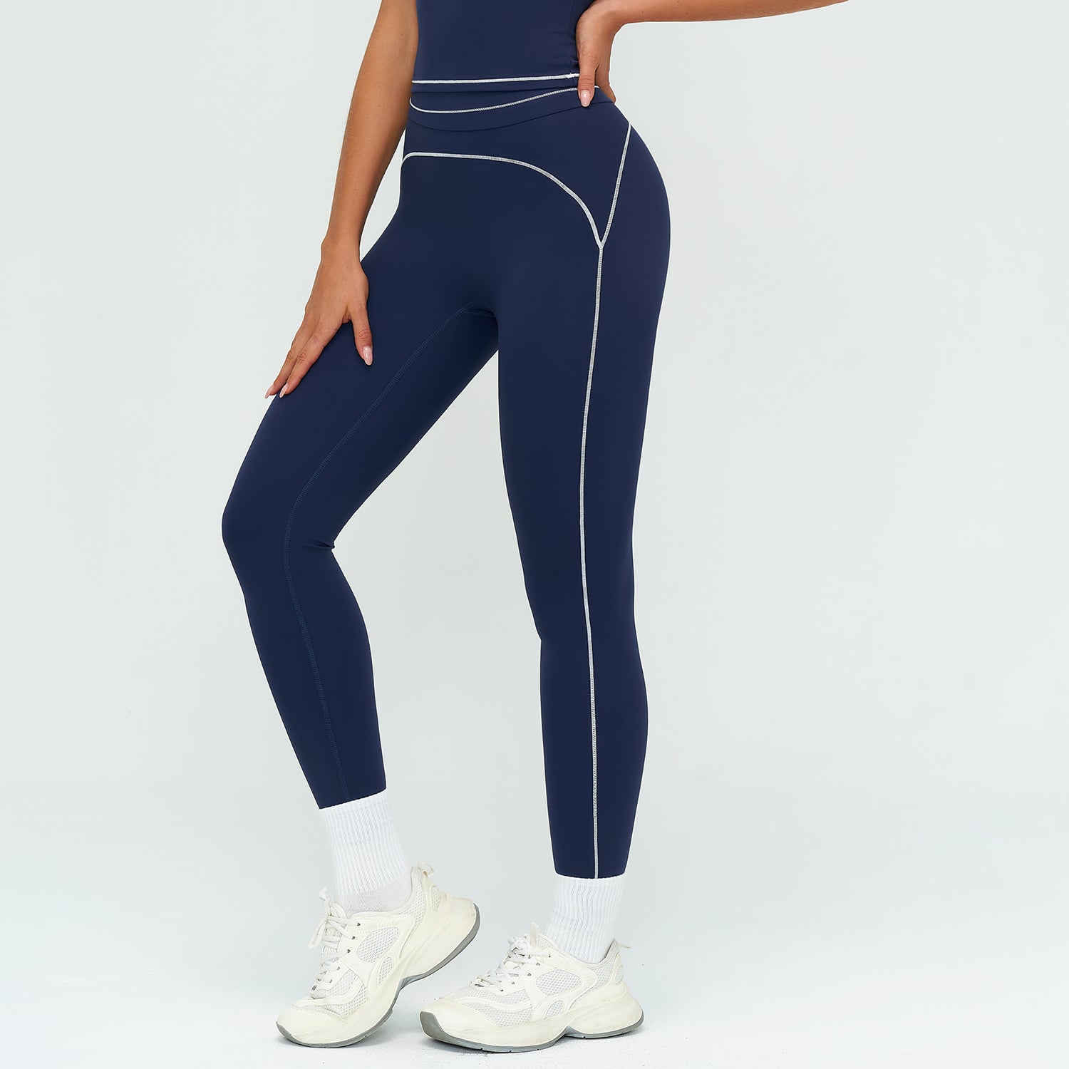 Contrast-Stitch Sculpt Leggings