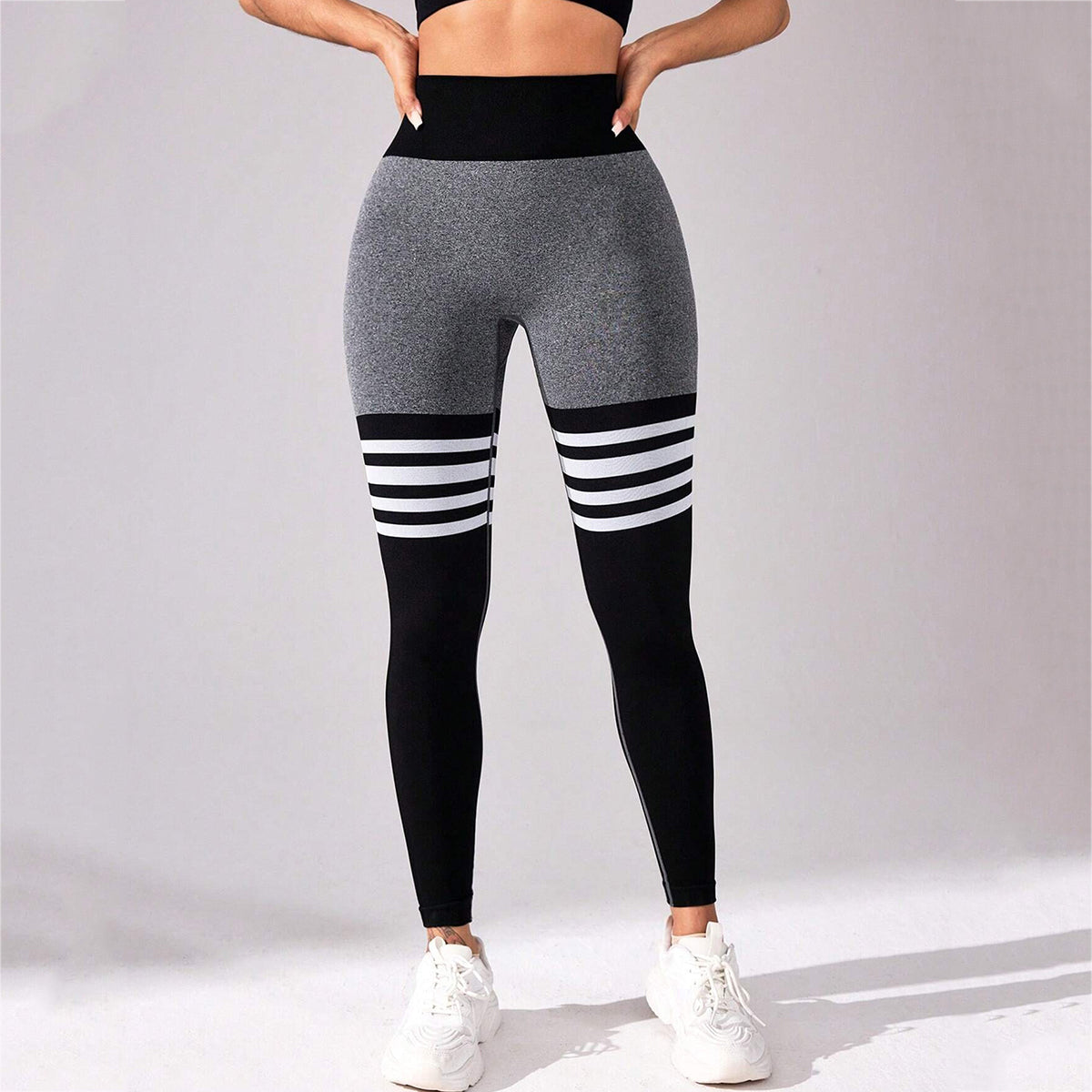 Thigh-Striped V-Back Scrunch Leggings