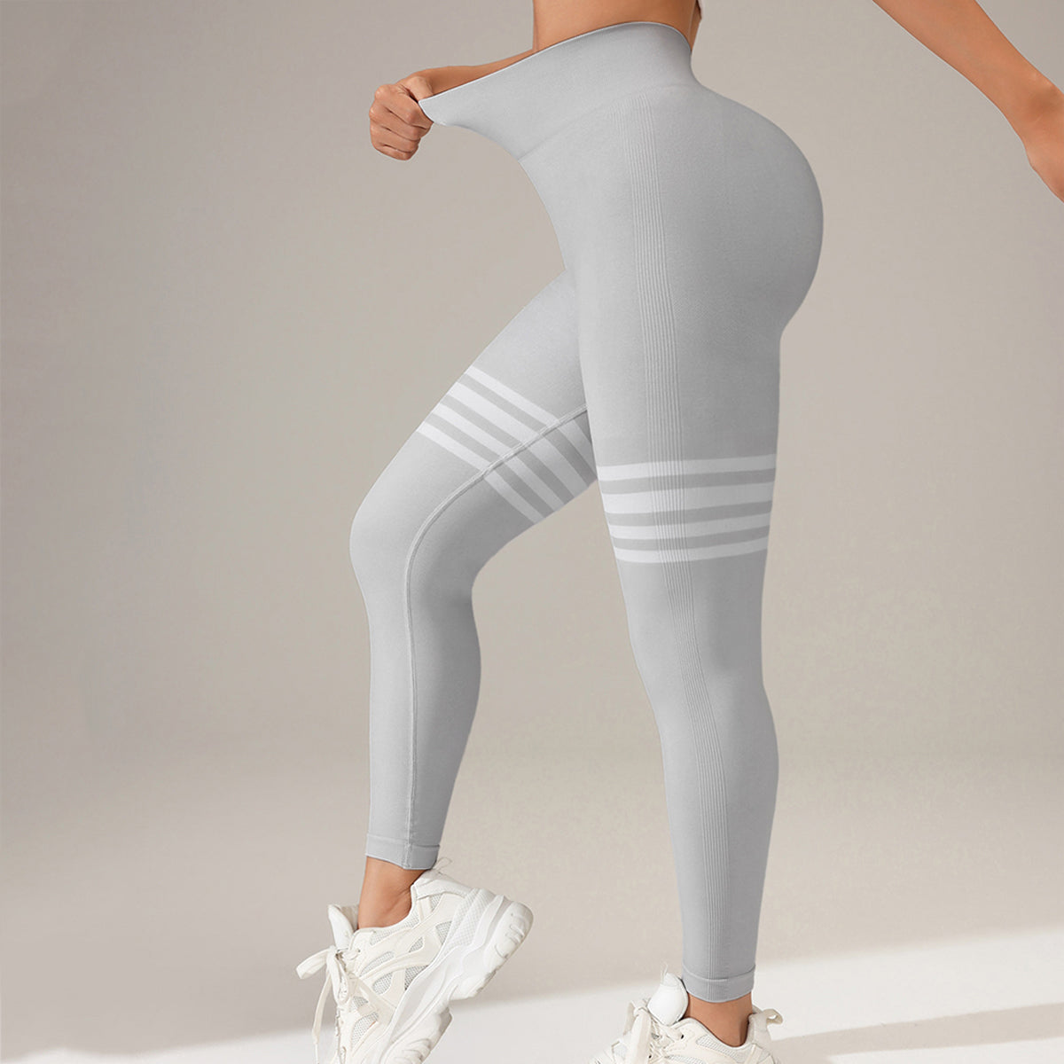 Thigh-Striped V-Back Scrunch Leggings