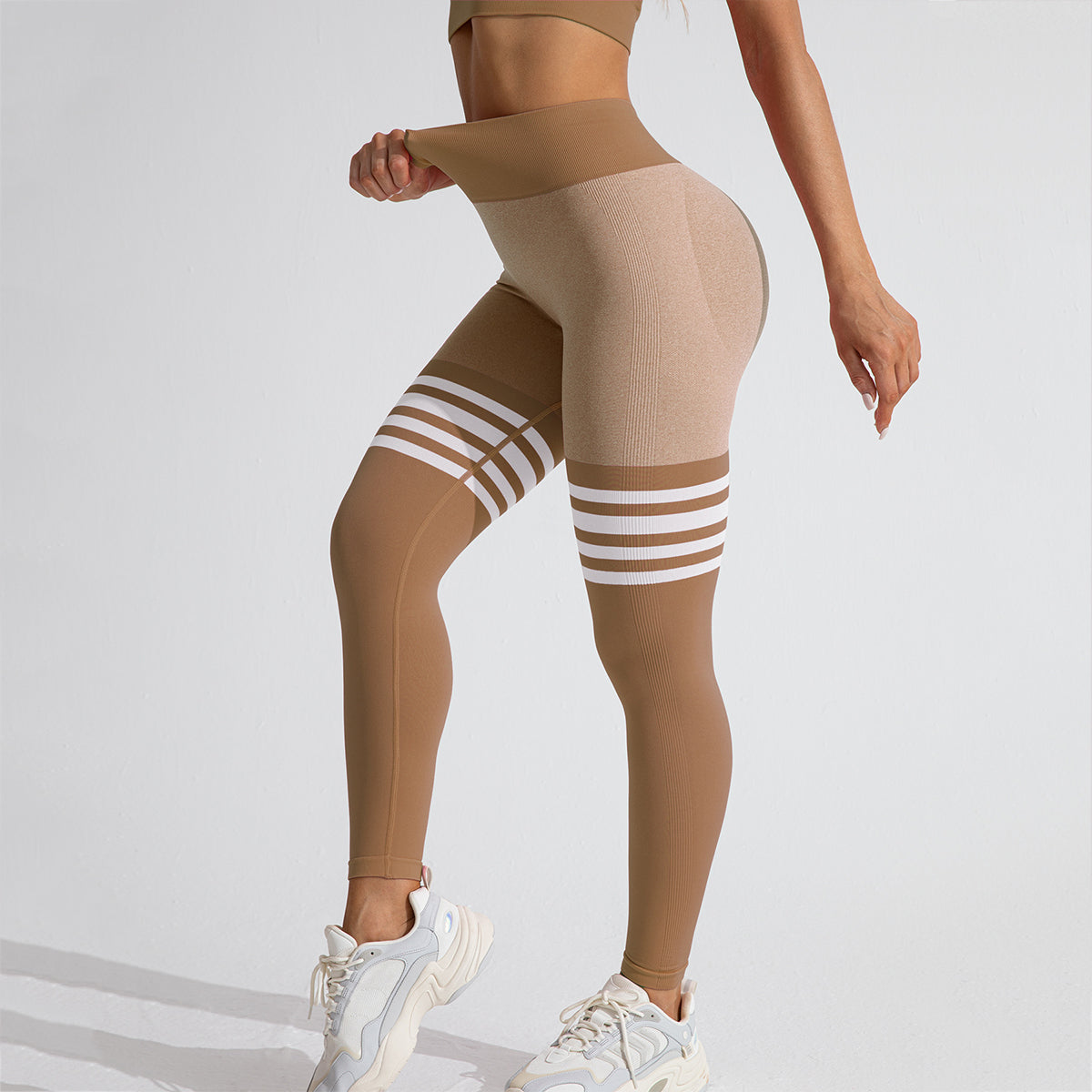 Thigh-Striped V-Back Scrunch Leggings